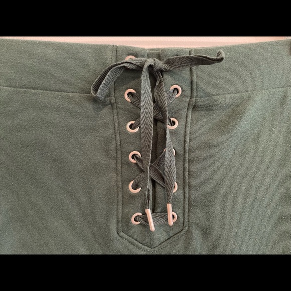 Forever 21 NWT Dark Green Lace Up Mini Skirt Size Small - Picture 8 of 9